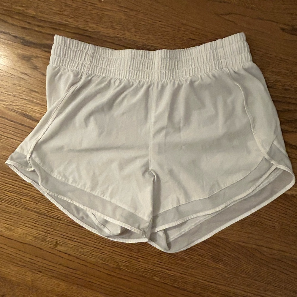 Athleta Women's White Mesh Racer Run 4” Shorts - size XS - EUC worn 5-10 times